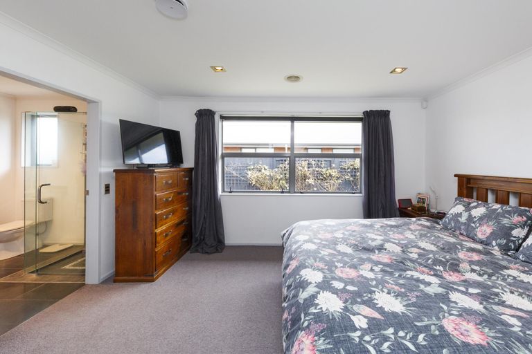 Photo of property in 16 Liberty Grove, Kelvin Grove, Palmerston North, 4414