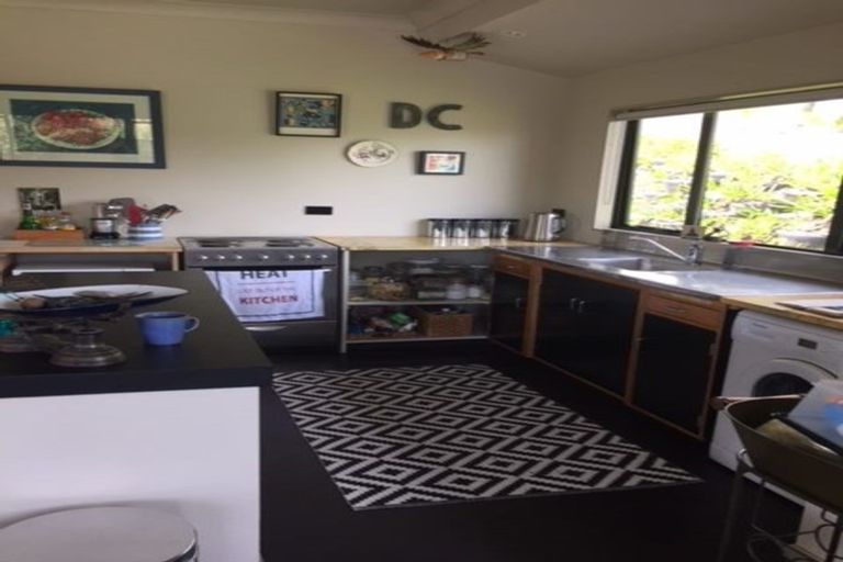 Photo of property in 27 Hicks Crescent, Waikanae Beach, Waikanae, 5036