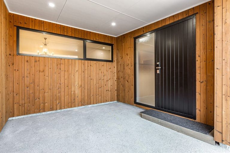 Photo of property in 8b Crispe Road, Clarks Beach, 2122