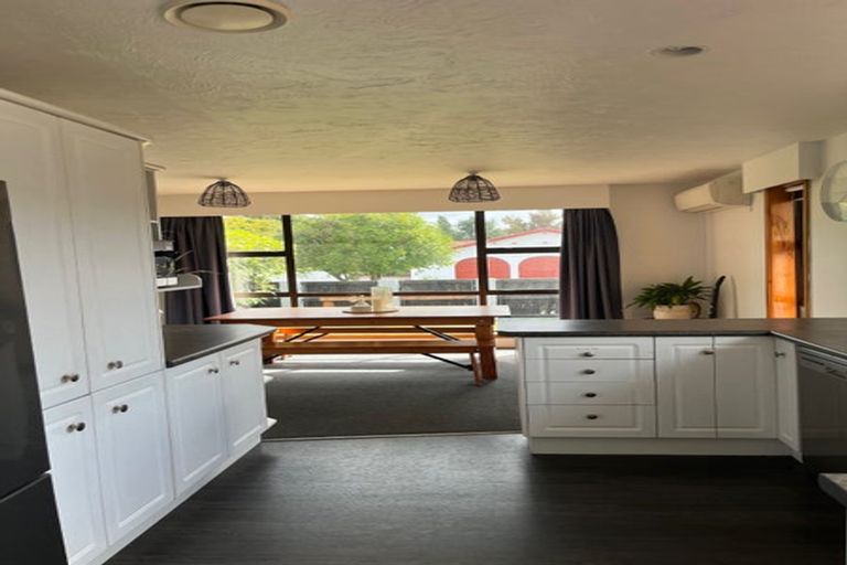 Photo of property in 15 Talltree Avenue, Avonhead, Christchurch, 8042