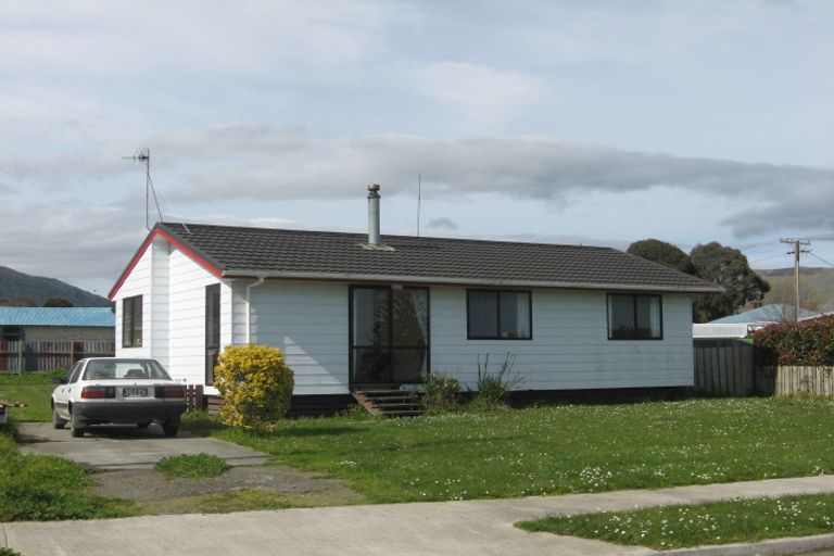 Photo of property in 4 Rata Street, Tokomaru, Palmerston North, 4474