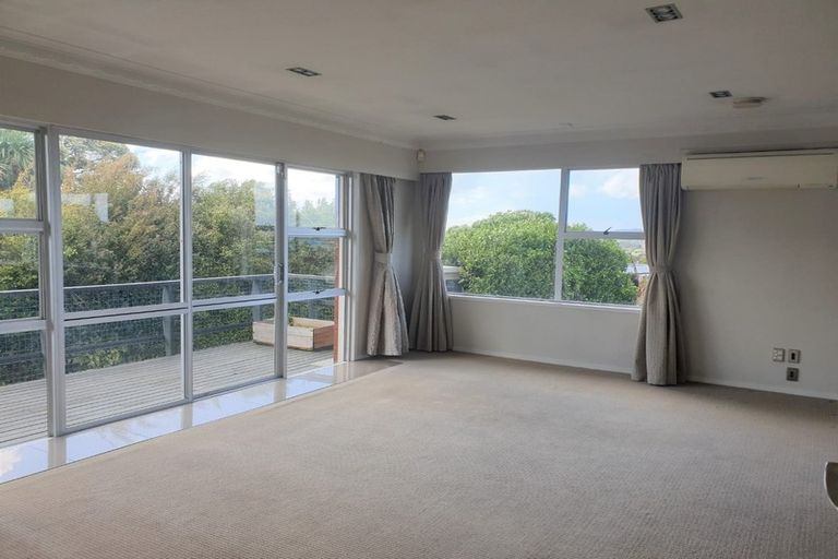 Photo of property in 17 Hepburn Road, Glendene, Auckland, 0602
