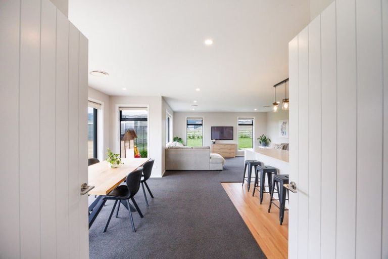 Photo of property in 180 Kingsdale Park Drive, Aokautere, Palmerston North, 4471