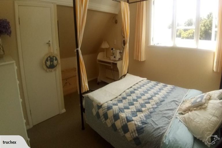 Photo of property in 6 Montgomery Terrace, Hokowhitu, Palmerston North, 4410