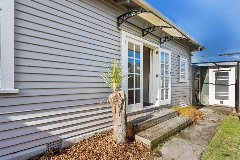 Photo of property in 2/24 North Avon Road, Richmond, Christchurch, 8013