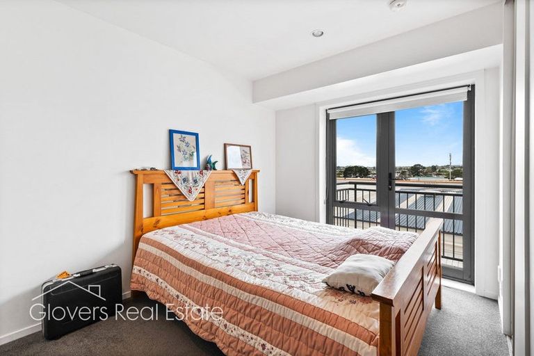 Photo of property in 4s/10 Crown Lynn Place, New Lynn, Auckland, 0600