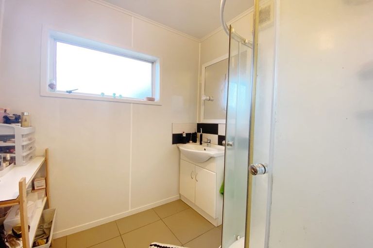 Photo of property in 1/43 Hutchinson Avenue, New Lynn, Auckland, 0600