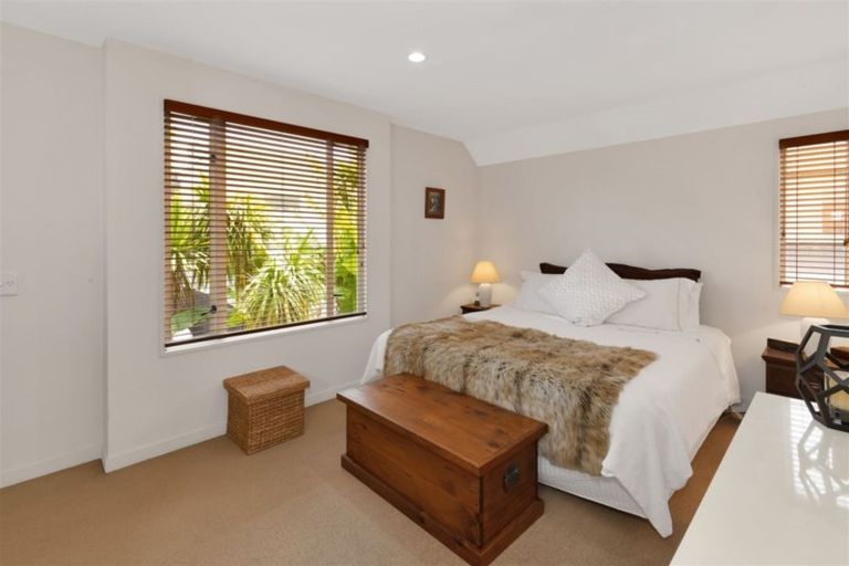 Photo of property in 31 Oakford Close, Riccarton, Christchurch, 8011