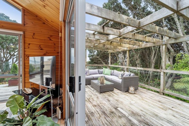 Photo of property in 38 Pacific Parade, Army Bay, Whangaparaoa, 0930