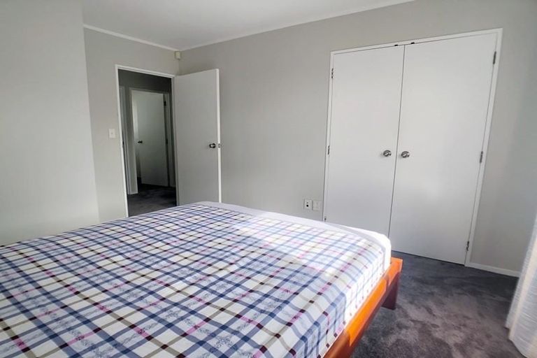 Photo of property in 1/3 Sevilla Place, Unsworth Heights, Auckland, 0632