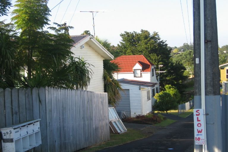 Photo of property in 2/290 Wairau Road, Glenfield, Auckland, 0629