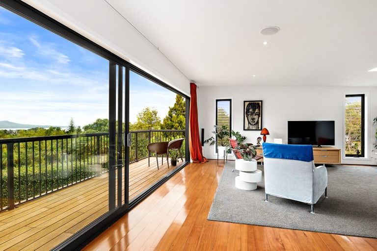 Photo of property in 26 Peter Terrace, Castor Bay, Auckland, 0620