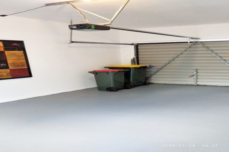 Photo of property in 2/86 Aviemore Drive, Highland Park, Auckland, 2010