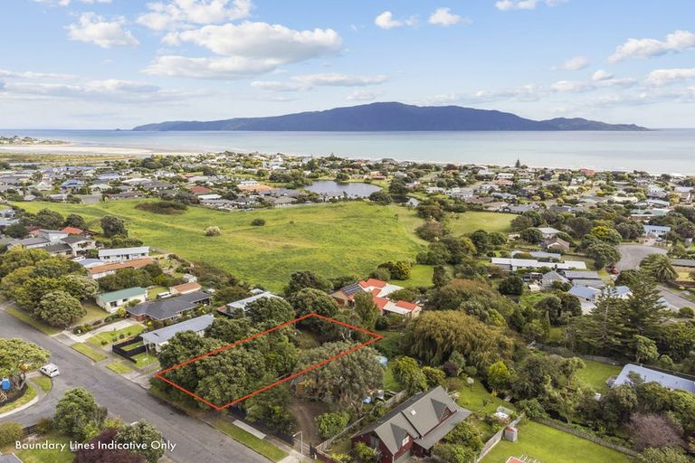 Photo of property in 53 Queens Road, Waikanae Beach, Waikanae, 5036
