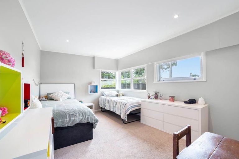 Photo of property in 1/282 East Coast Road, Forrest Hill, Auckland, 0620