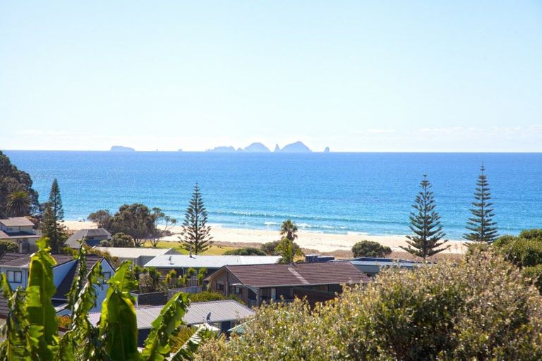 Photo of property in 107 Titiro Place, Onemana, Whangamata, 3691