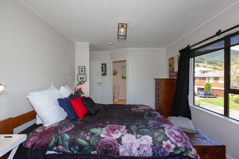 Photo of property in 20 Hookway Grove, Paraparaumu, 5032