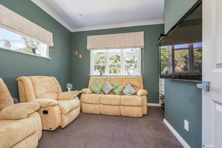 Photo of property in 27a Bauchop Road, Waterloo, Lower Hutt, 5011