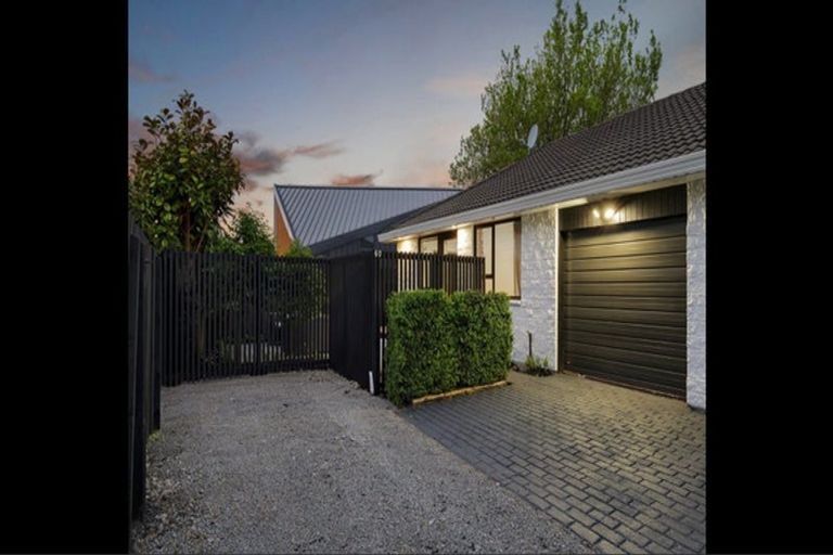 Photo of property in 2/60a Somme Street, St Albans, Christchurch, 8014