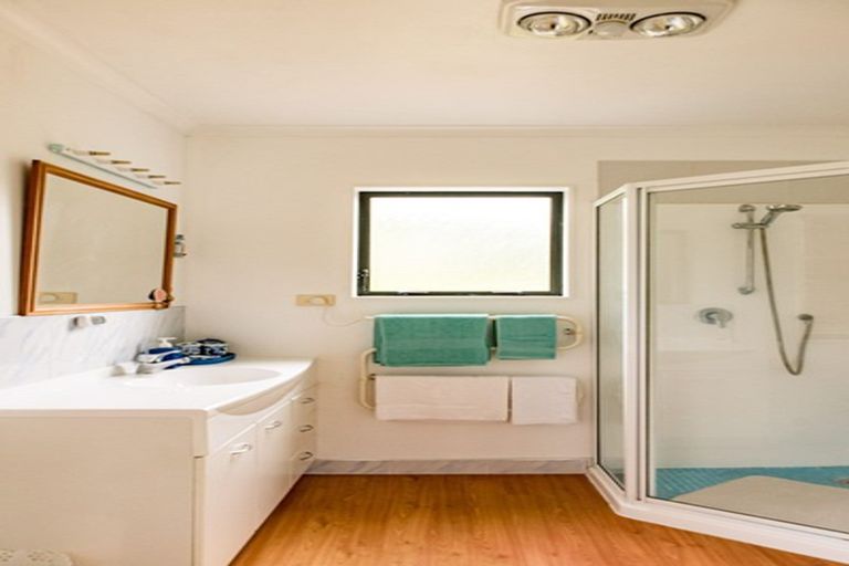 Photo of property in 8 Ruapehu Drive, Fitzherbert, Palmerston North, 4410