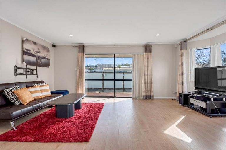 Photo of property in 58a Tironui Road, Takanini, 2112