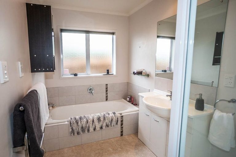 Photo of property in 1b Church Street, Tuakau, 2121