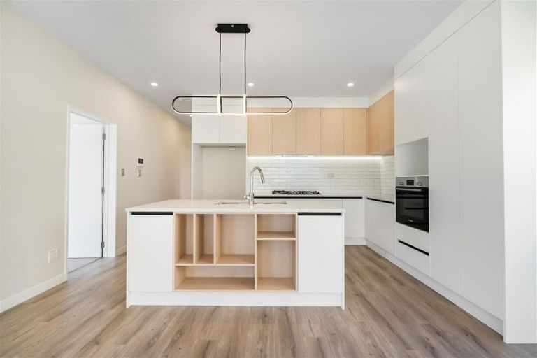 Photo of property in 42 Whakairo Crescent, Gulf Harbour, Whangaparaoa, 0930