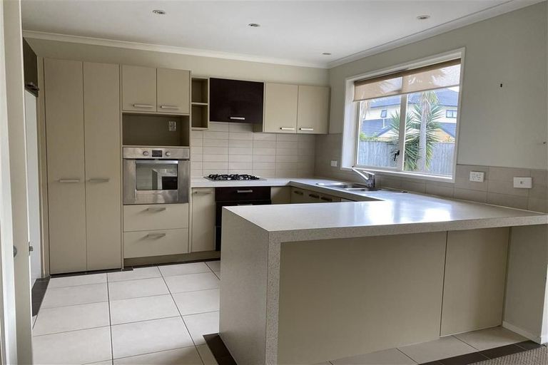 Photo of property in 72 Baverstock Road, Flat Bush, Auckland, 2016