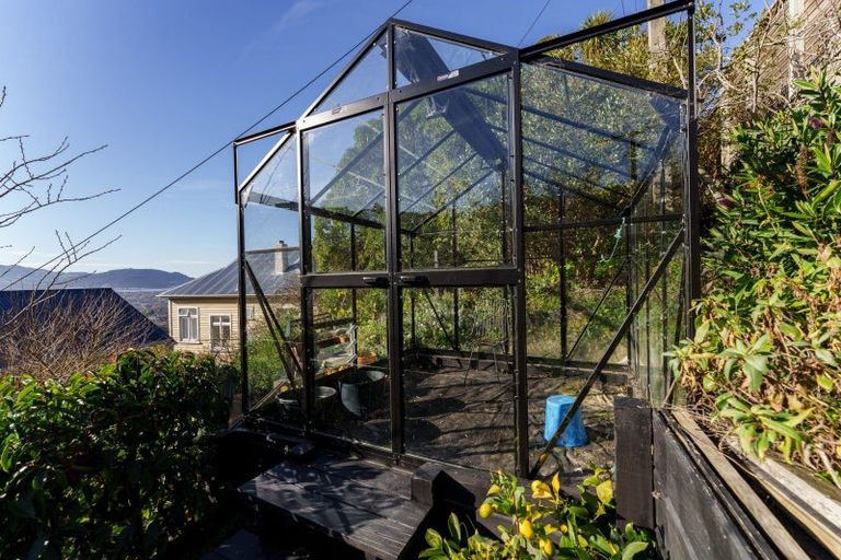 Photo of property in 114 Cliffs Road, Saint Clair, Dunedin, 9012