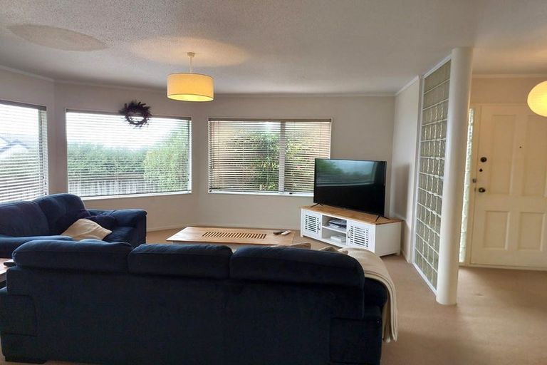 Photo of property in 56 Ashton Fitchett Drive, Brooklyn, Wellington, 6021