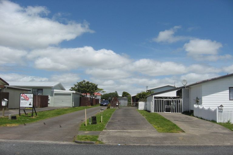 Photo of property in 2/7 Maplesden Drive, Clendon Park, Auckland, 2103