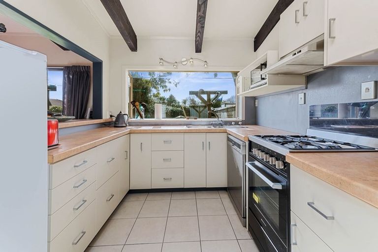 Photo of property in 10 Neri Crescent, Pomare, Rotorua, 3015