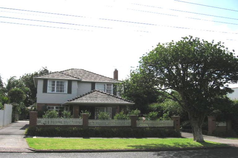 Photo of property in 14 Saltburn Road, Milford, Auckland, 0620