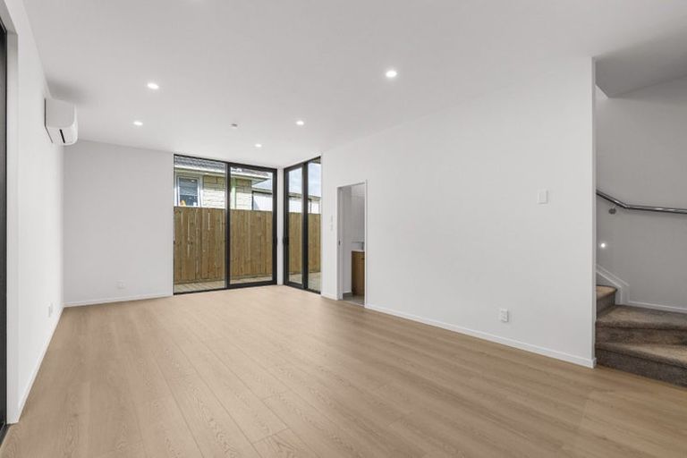 Photo of property in 4 Roberts Road, Matakatia, Whangaparaoa, 0930