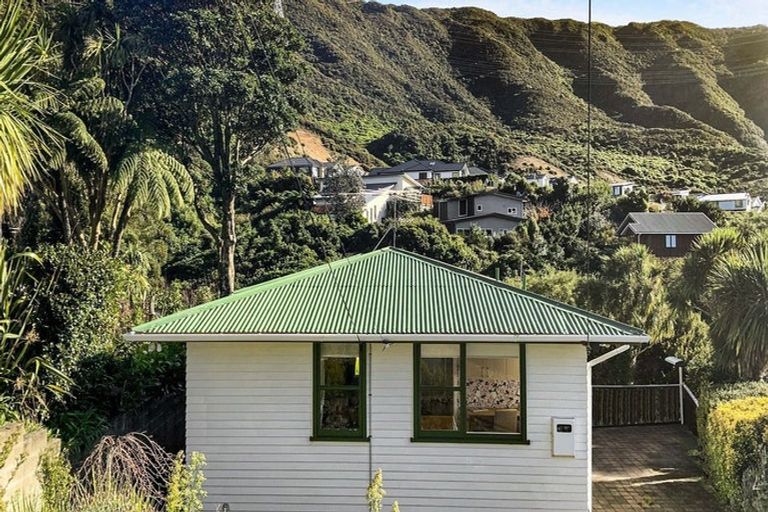 Photo of property in 26 Doris Gordon Crescent, Crofton Downs, Wellington, 6035