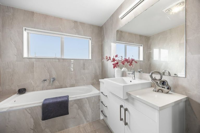 Photo of property in 8 Ballinabreen Road, Flat Bush, Auckland, 2019