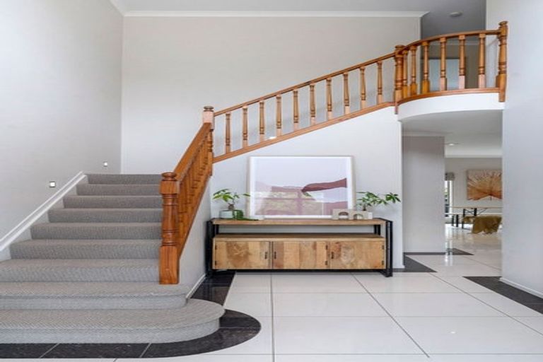 Photo of property in 17 Miromiro Street, Greenhithe, Auckland, 0632