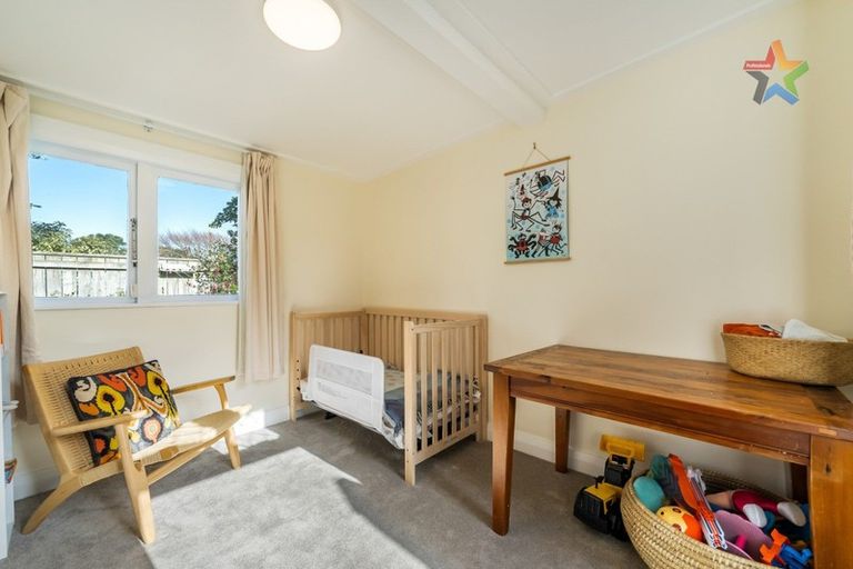 Photo of property in 17 Pirie Crescent, Moera, Lower Hutt, 5010