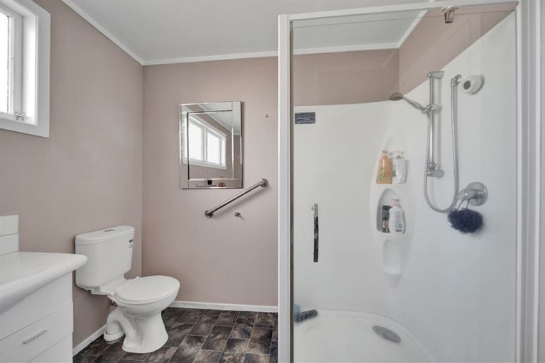 Photo of property in 37 Wallscourt Place, Normanby, Hawera, 4614