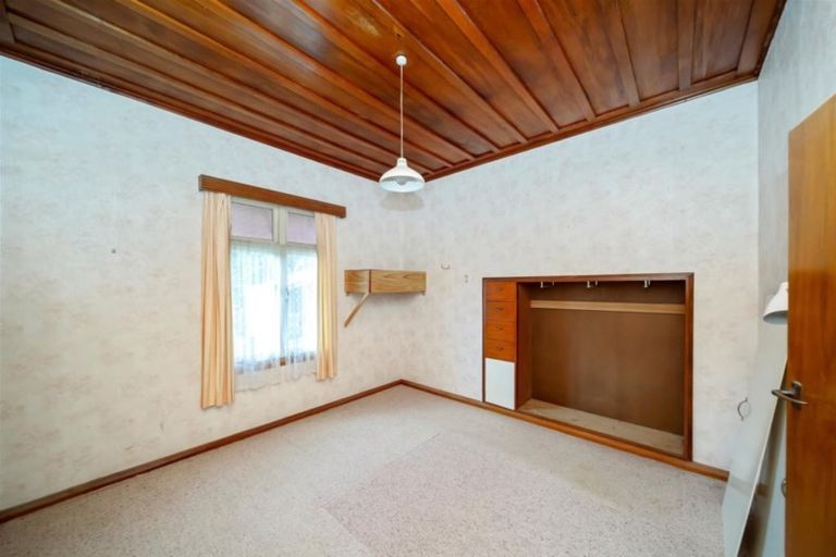 Photo of property in 27 Gloag Street, Waverley, 4510