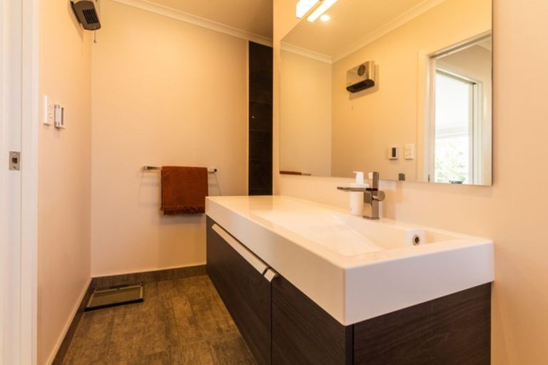 Photo of property in 14 Douglas Street, Winton, 9720