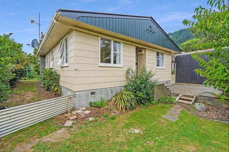 Photo of property in 9 Tararua Street, Paraparaumu, 5032