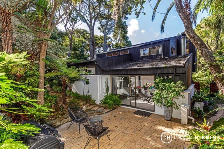 Photo of property in 9b Raymond Terrace, Northcote, Auckland, 0627