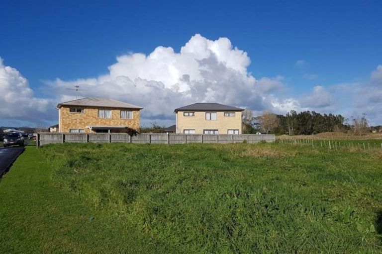 Photo of property in 30 Aitkenhead Court, Parakai, 0830