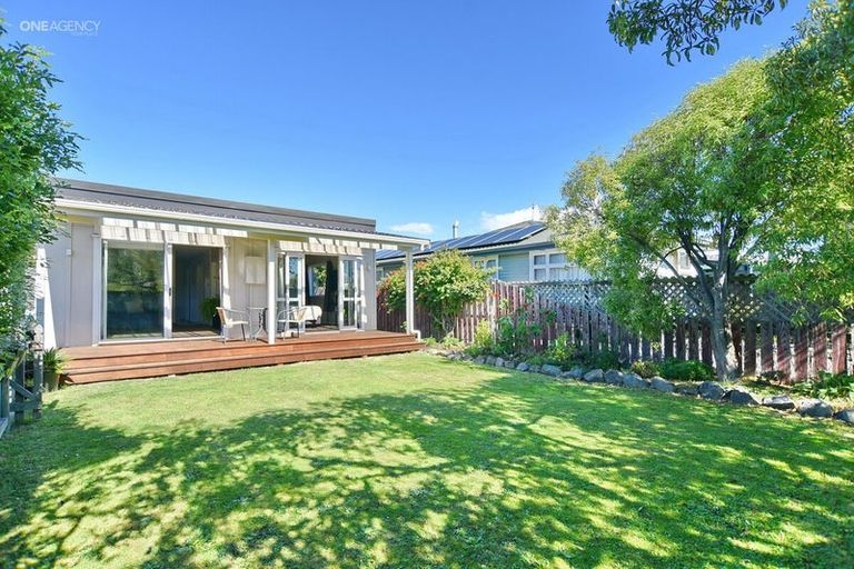 Photo of property in 17 Blake Street, New Brighton, Christchurch, 8061