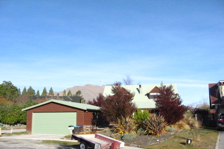 Photo of property in 1 Sequoia Place, Kelvin Heights, Queenstown, 9300