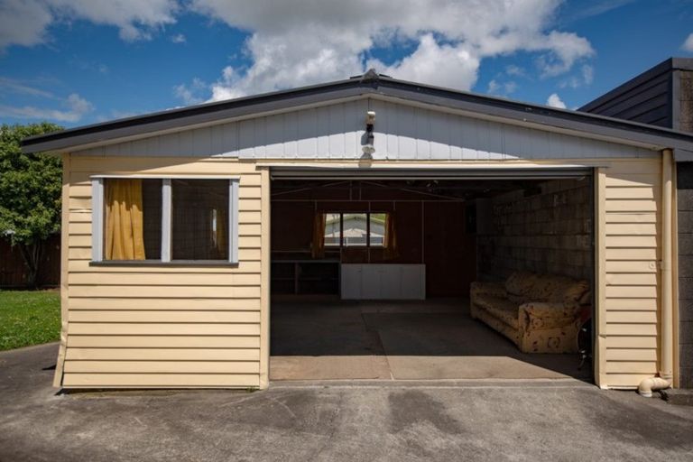 Photo of property in 28 Raglan Avenue, Cloverlea, Palmerston North, 4412