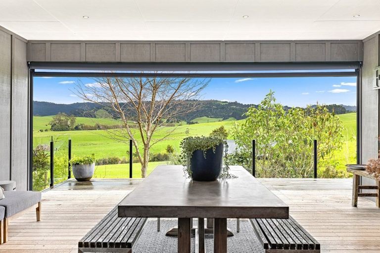 Photo of property in 30 Tamahunga Drive, Matakana, 0985