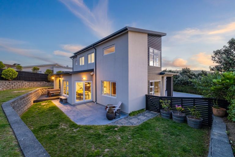 Photo of property in 15 Sumner Terrace, Aotea, Porirua, 5024