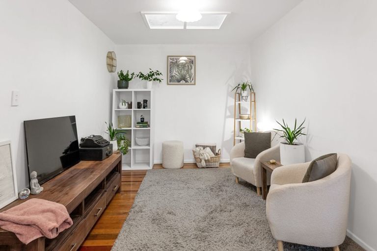 Photo of property in 16 Dinton Street, Russley, Christchurch, 8042